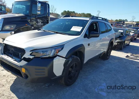 2022 Subaru Outback Wilderness z USA, uszkodzony, nr VIN 4S4BTGUD1N3269101